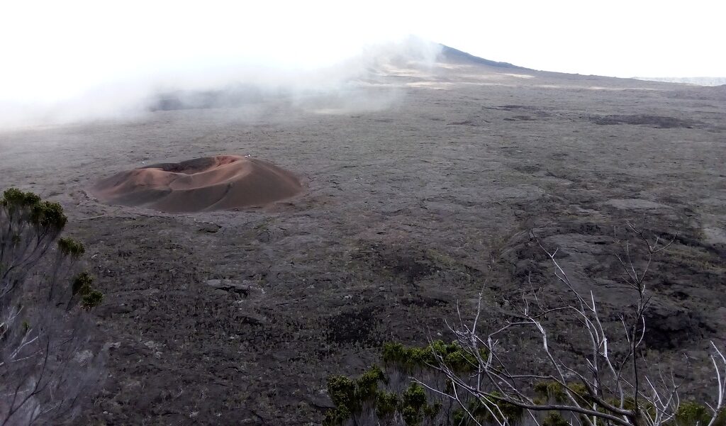 Point de vue sur Formica: départ pour s'approcher du Piton de la fournaise !
