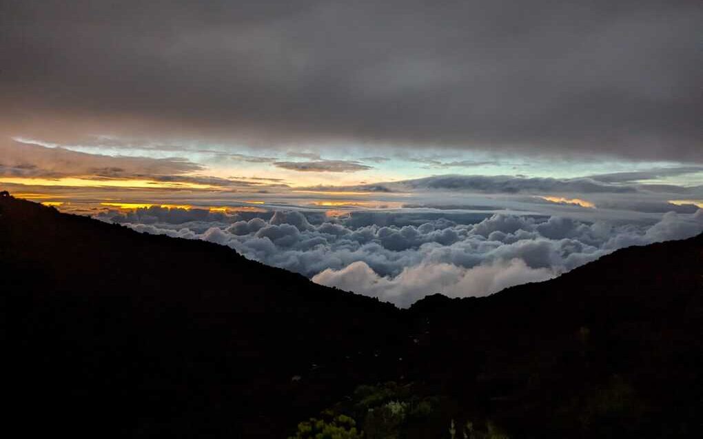 Lever du soleil: Piton des neiges: le toit du monde !